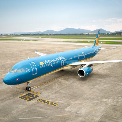 vietnam airlines hcmc to quang ninh 