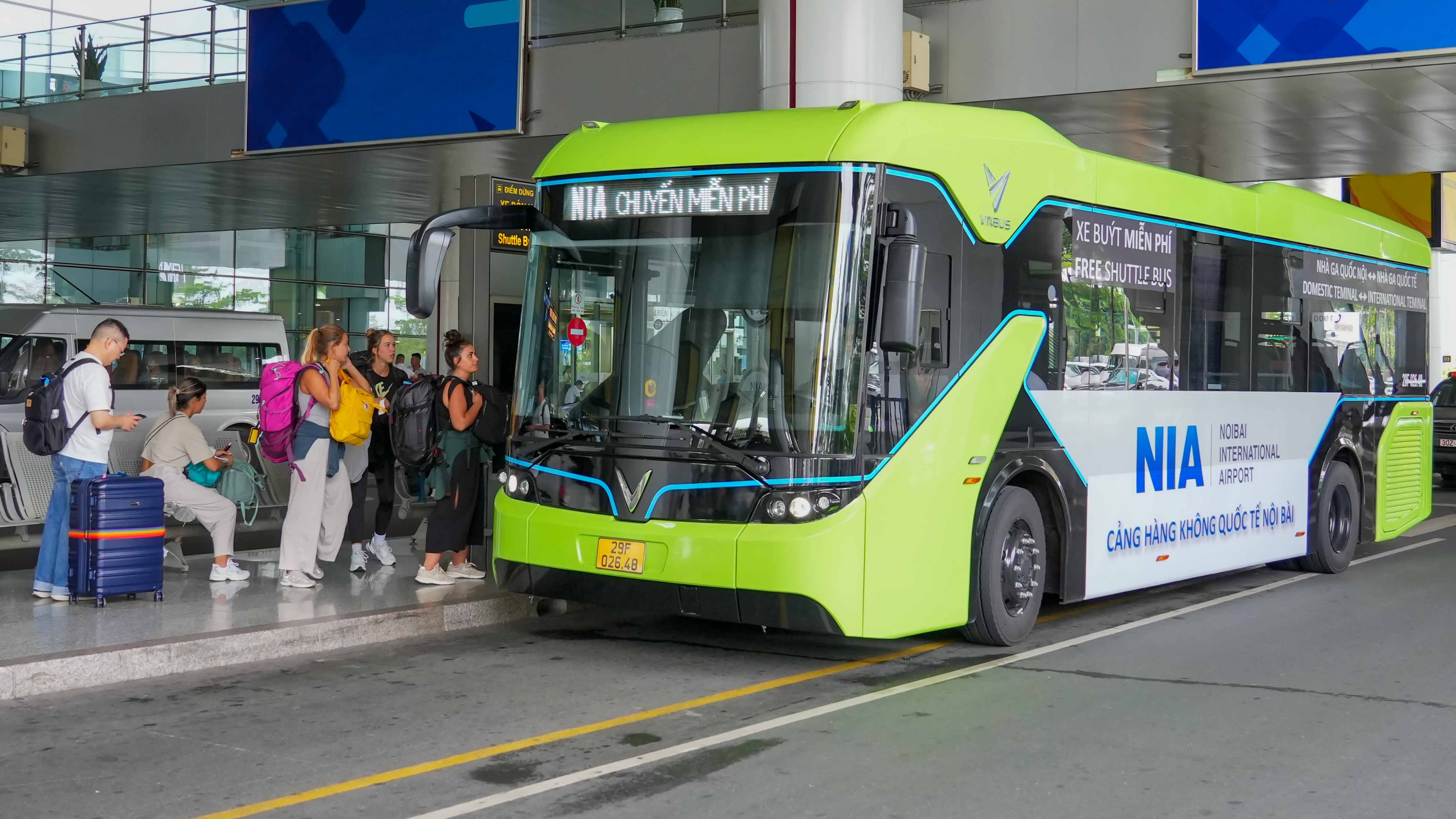 Enjoy bus rides back and forth between T1 and T2 Noi Bai International  Airport free of charge! | Vietnam Tourism