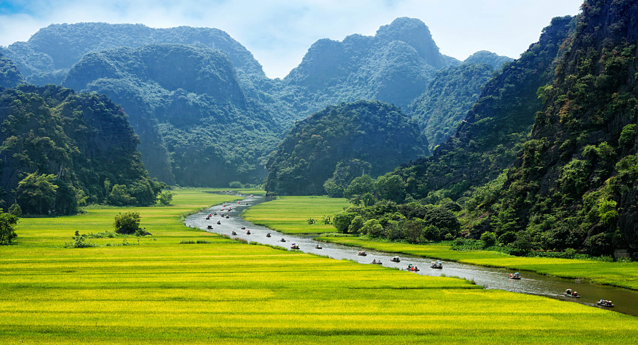 boat tours in vietnam